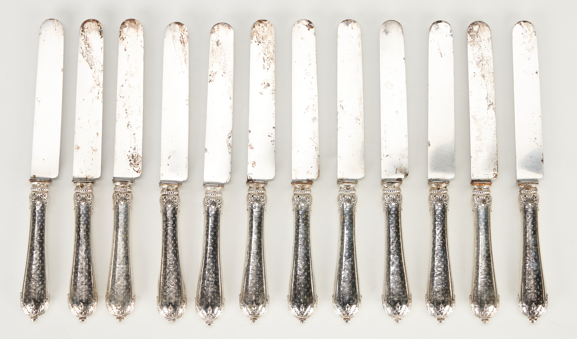 Lot 1163: 12 French Cased Silver Knives and 14 Napkin Rings