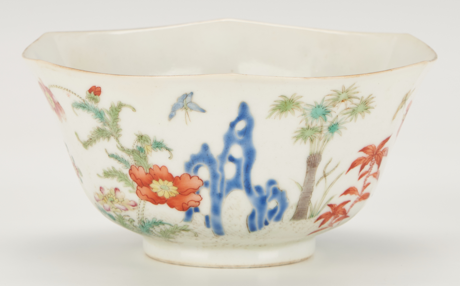 Lot 323: Chinese Famille Rose Porcelain Tea Bowl, Cockerel & Hen Decoration