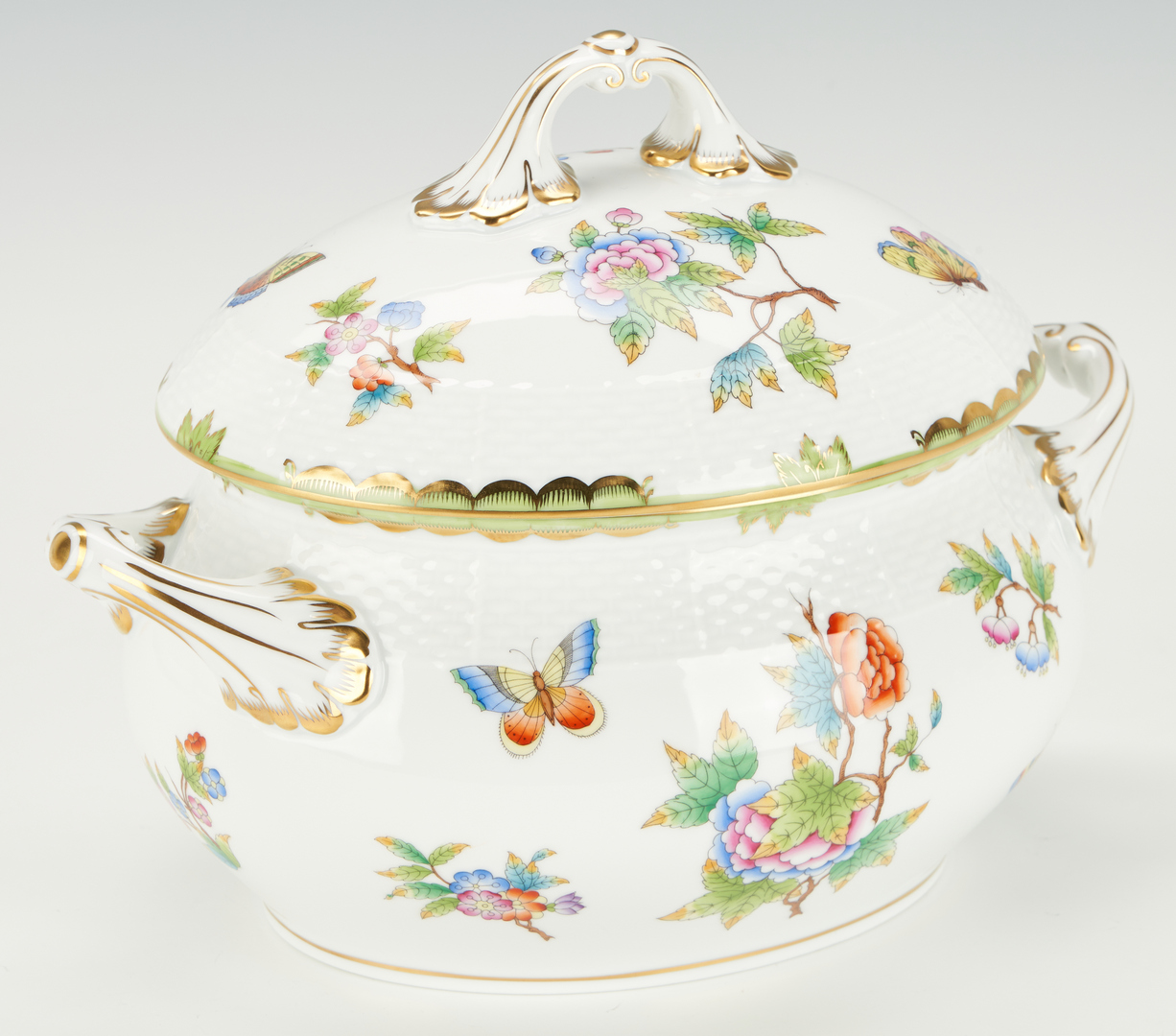Lot 365: 10 Herend Queen Victoria Table Service Items, incl. Lidded Tureen