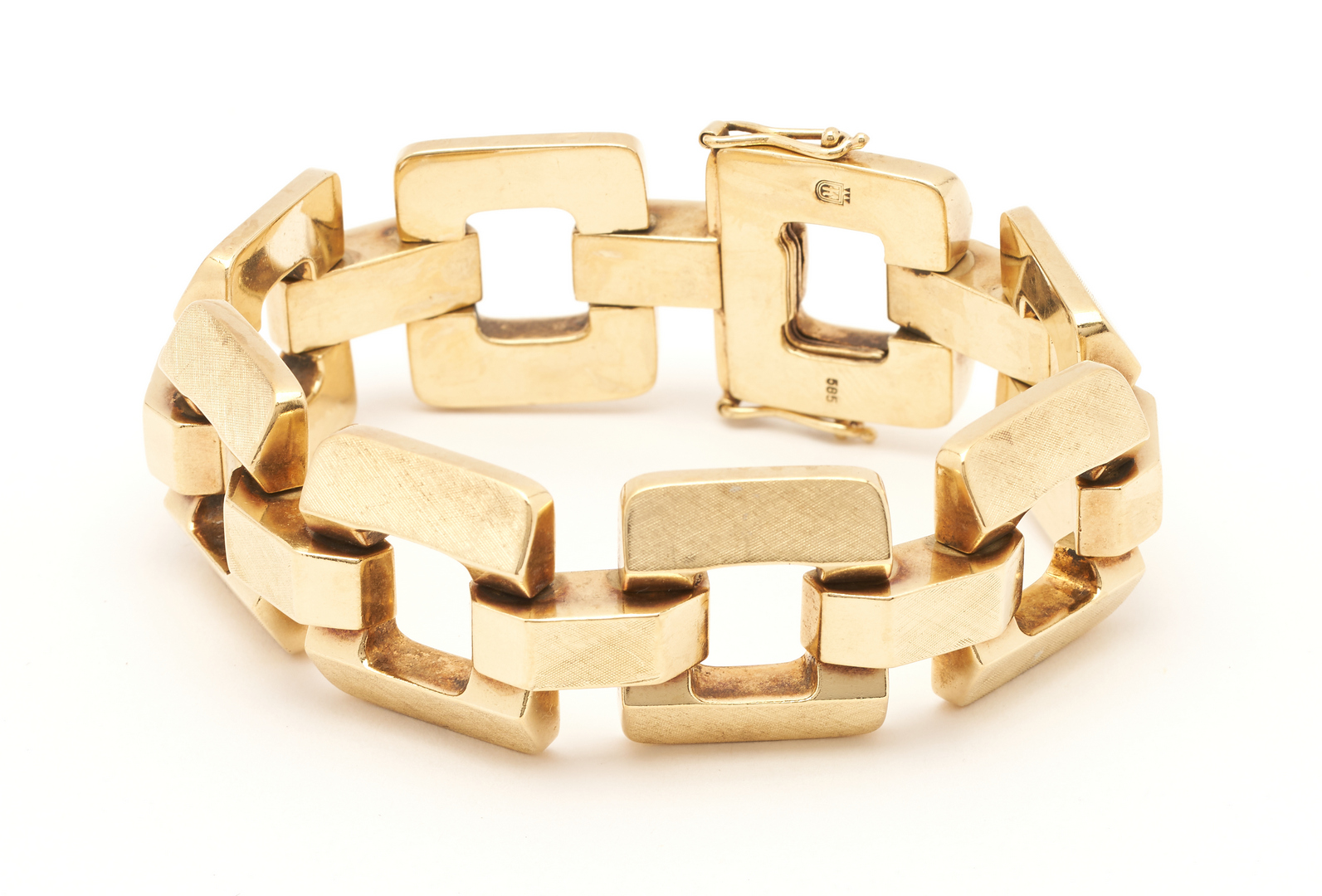 Lot 394: Ladies 14K Chain Gold Bracelet