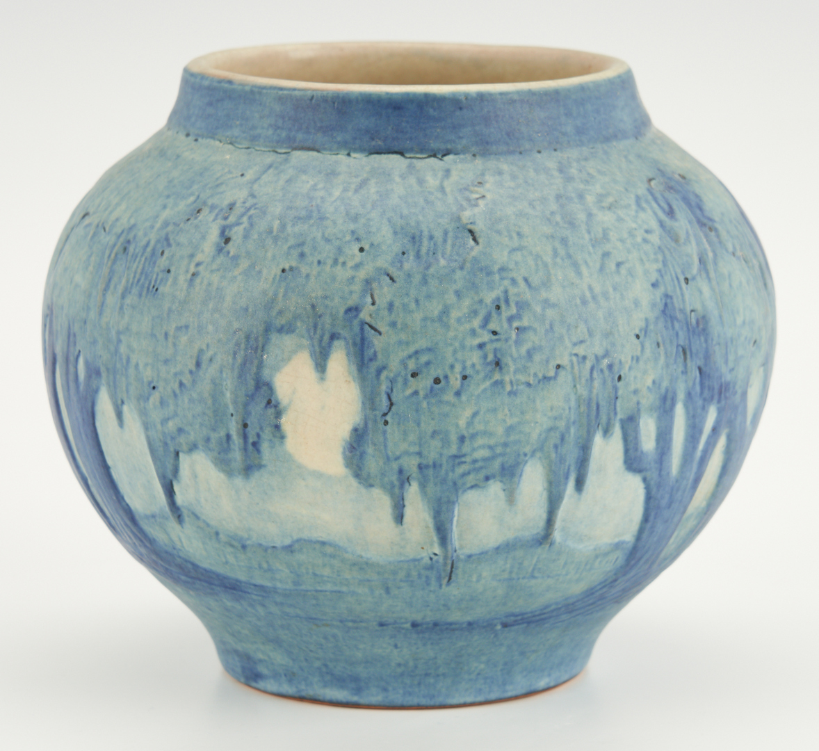 Lot 539: Newcomb College Pottery Vase