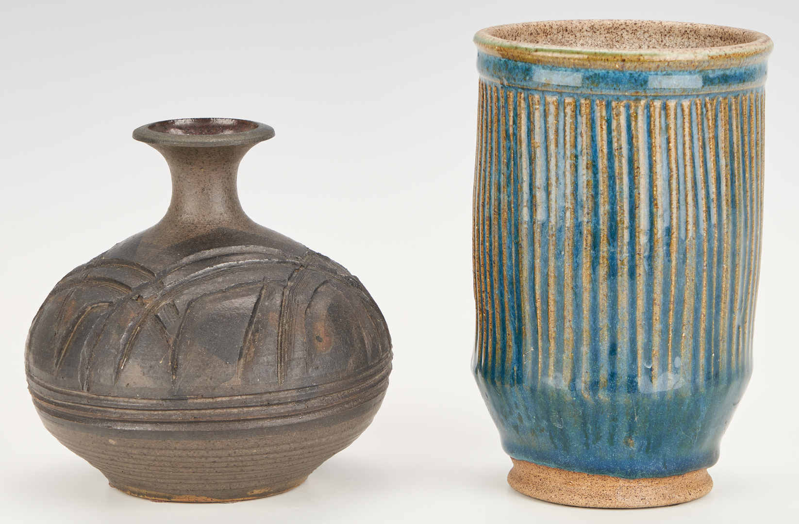 Lot 540: Charles Counts, 3 Ceramic Vases