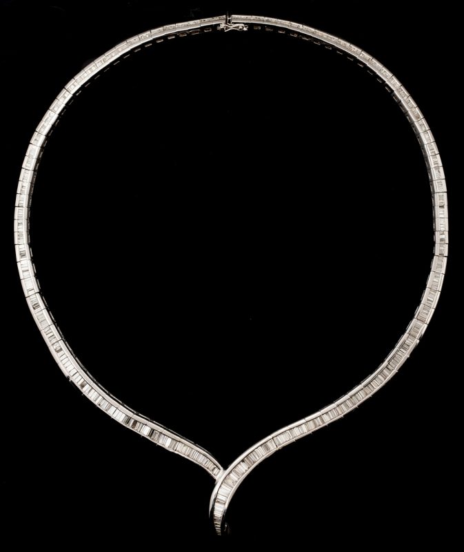 Lot 58: Ladies Platinum Graduated Diamond Necklace