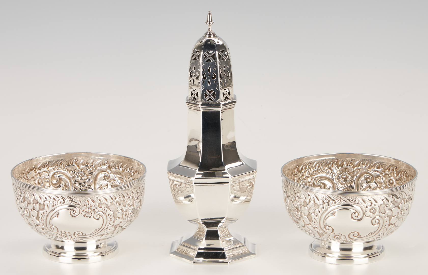 Lot 761: 4 pcs British Sterling inc. Caudle Cup, Bowls, Muffineer