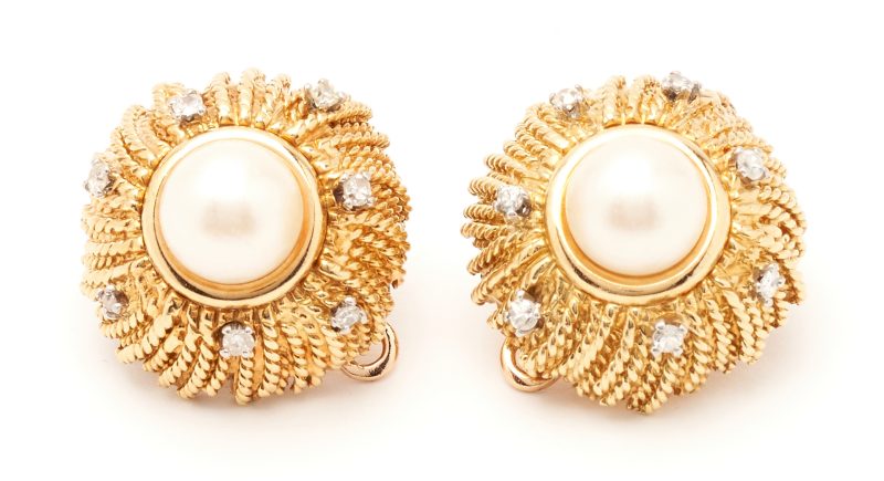 Lot 800: 18K Pearl & Diamond Earrings