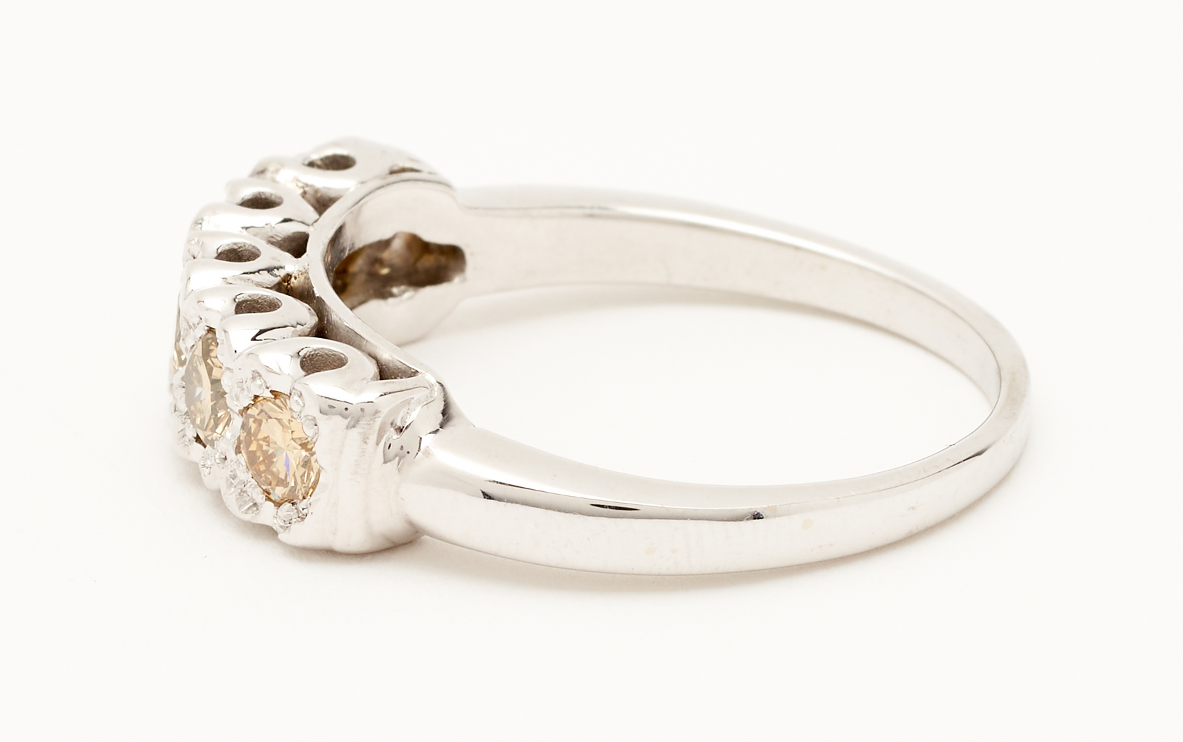 Lot 828: Ladies 18K Champagne Diamond Ring