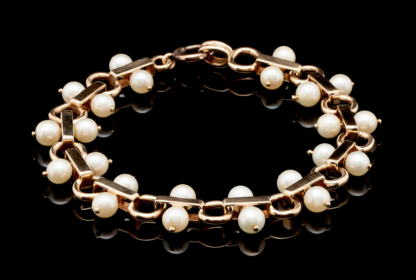 Lot 829: Antique 14K Gold Link Pearl Bracelet