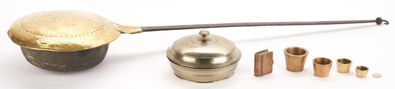 Lot 988: Seven (7) Brass Items, incl. 17th C Bed Warmer