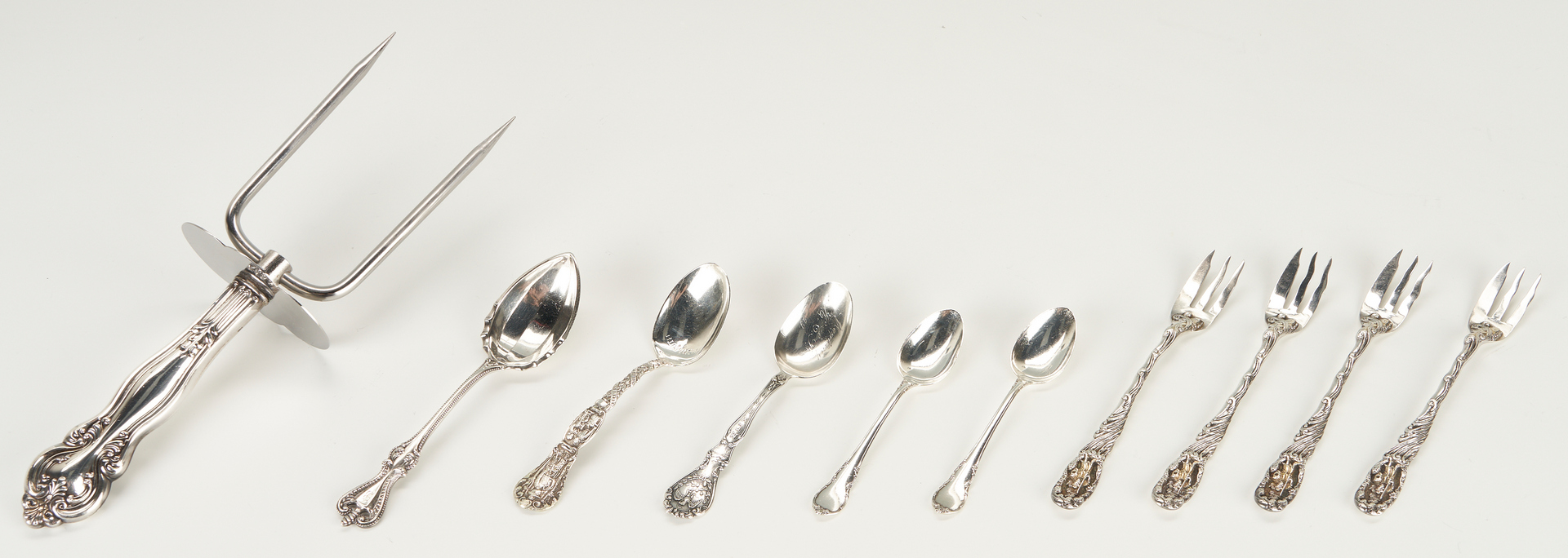 Lot 1249: 15 pcs sterling silver incl. candy bowls, flatware