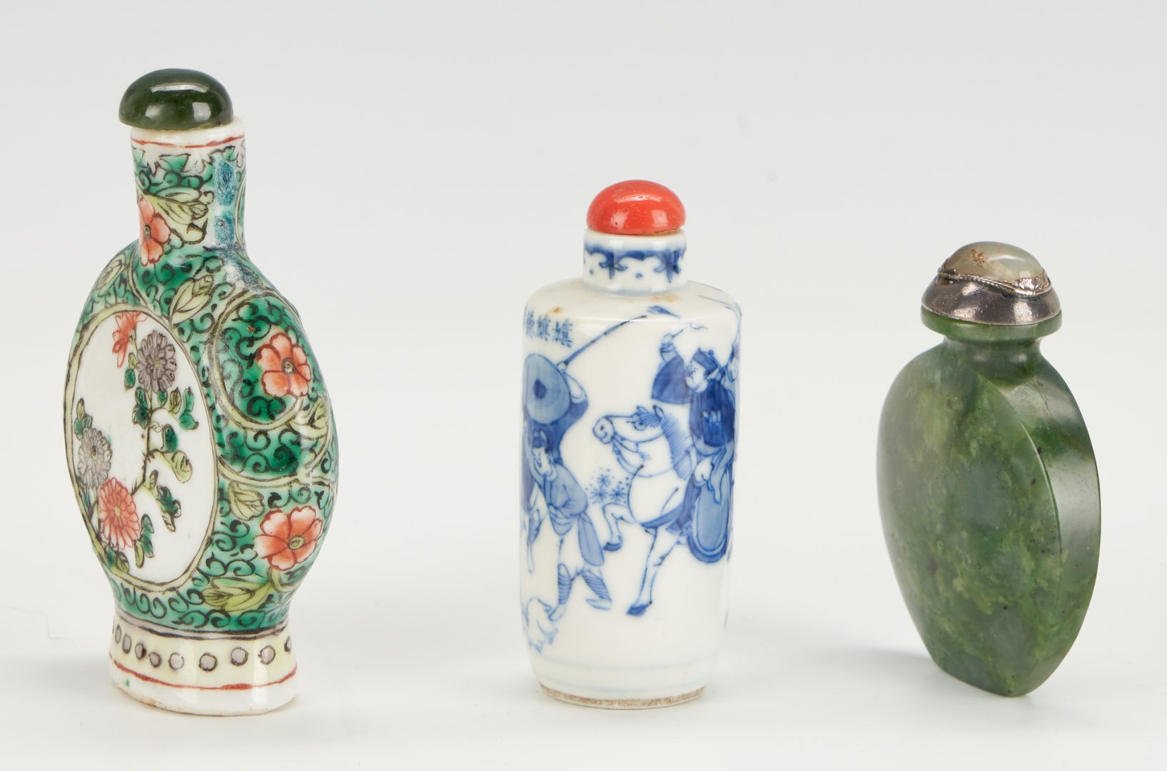Lot 14: 5 Chinese Snuff Bottles, incl. Jade, Famille Verte, Reverse Painted