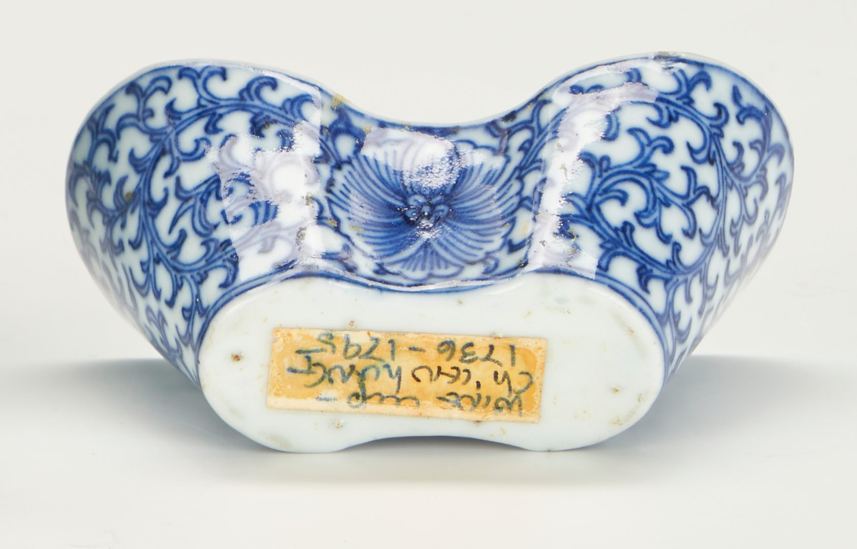 Lot 15: 3 pcs. Blue & White Porcelain incl. Qianlong Libation Cup