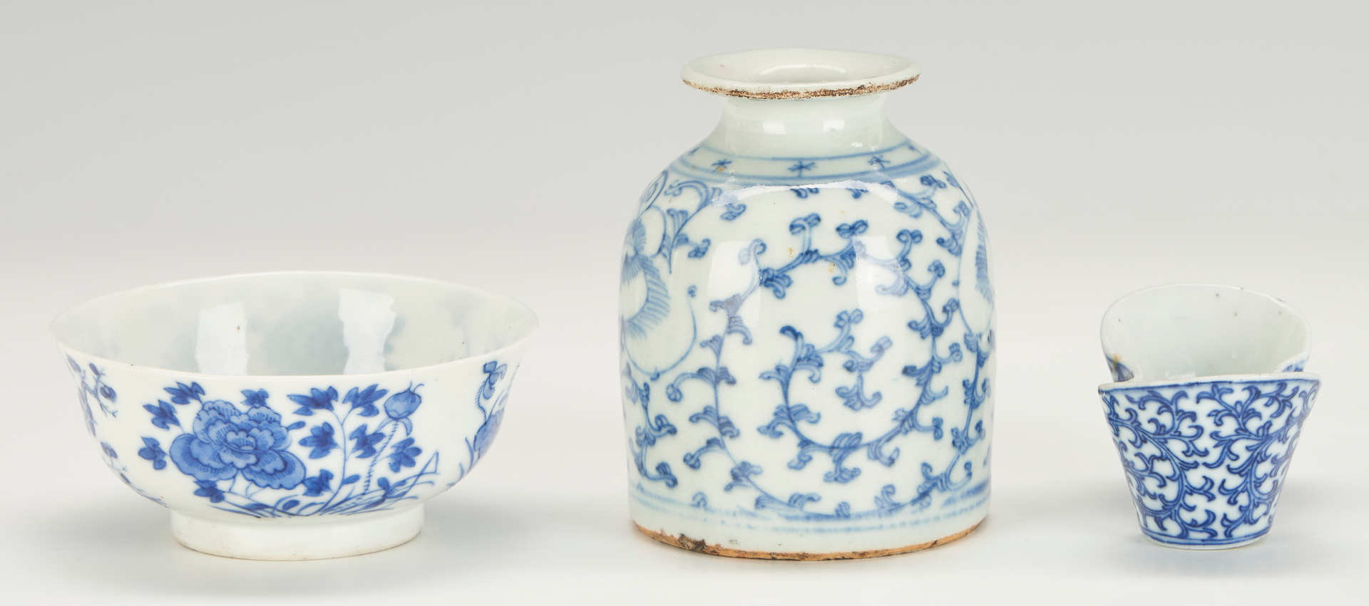 Lot 15: 3 pcs. Blue & White Porcelain incl. Qianlong Libation Cup