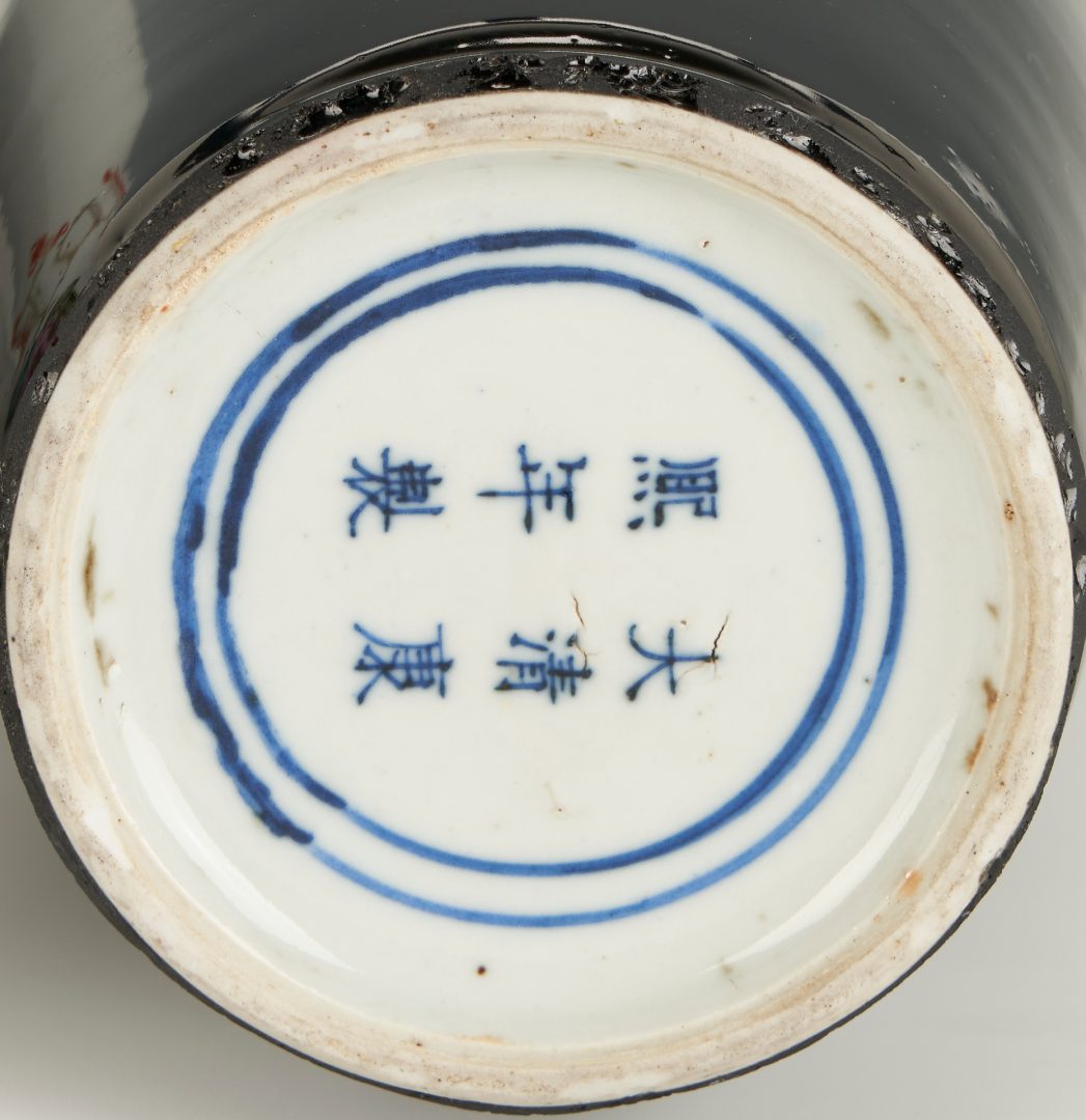Lot 23: 2 Chinese Porcelain Vases