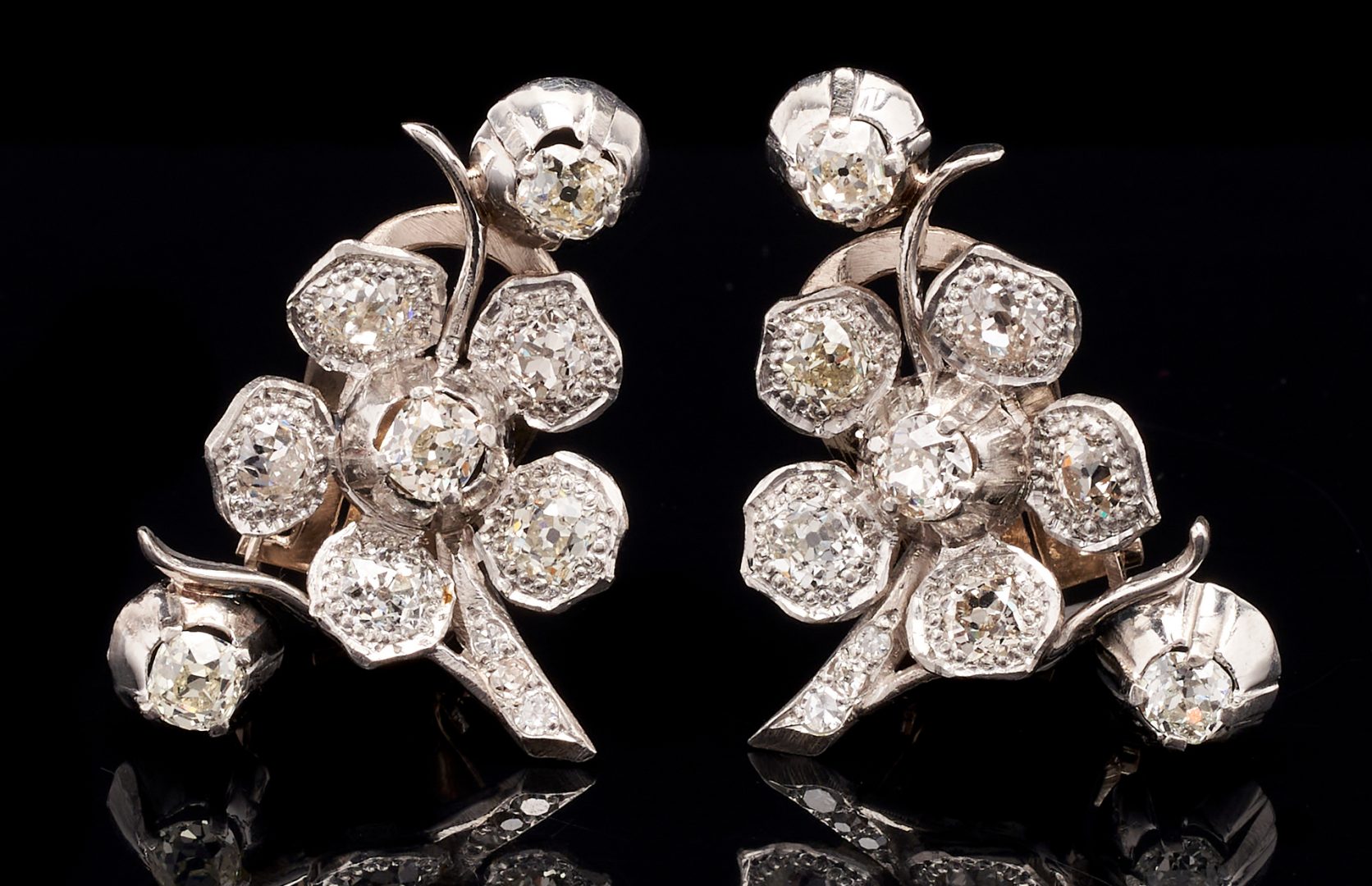 Lot 407: 14K Gold & Diamond Earrings