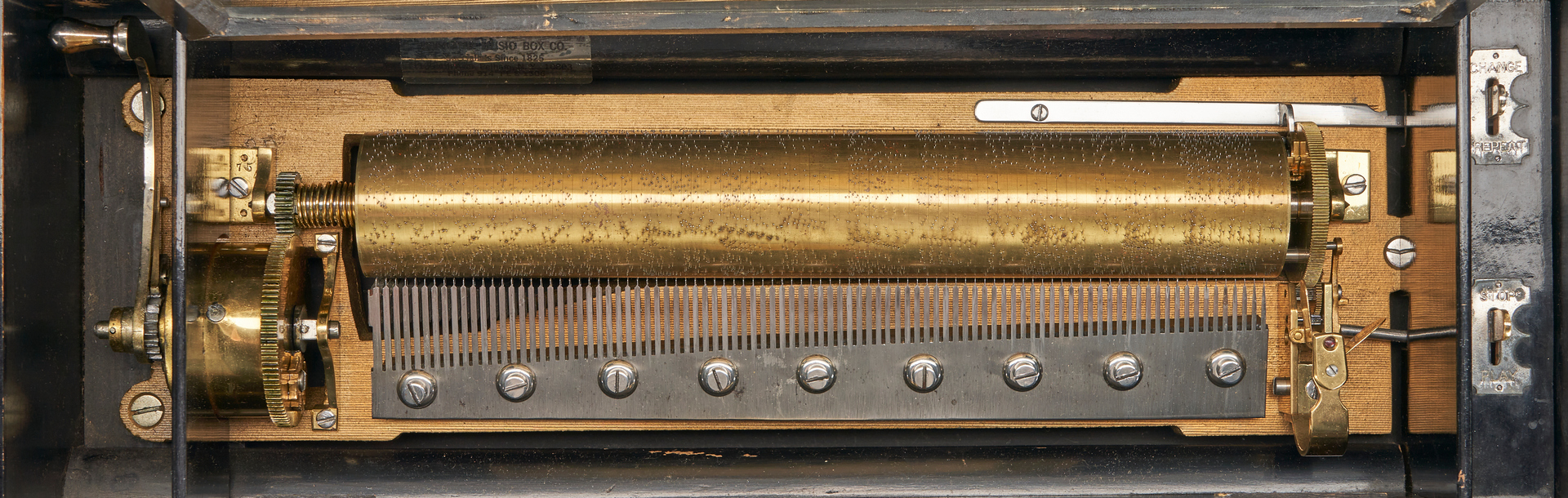 Lot 695: 8 Tune Inlaid Swiss Music Box