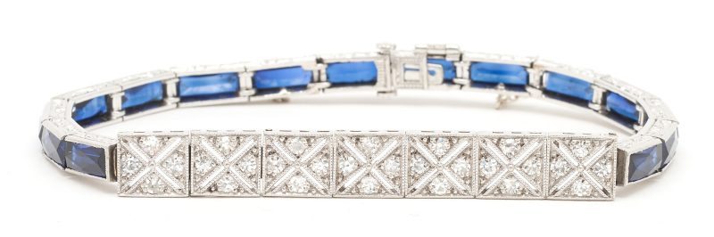 Lot 754: Ladies Art Deco Diamond Platinum Bracelet