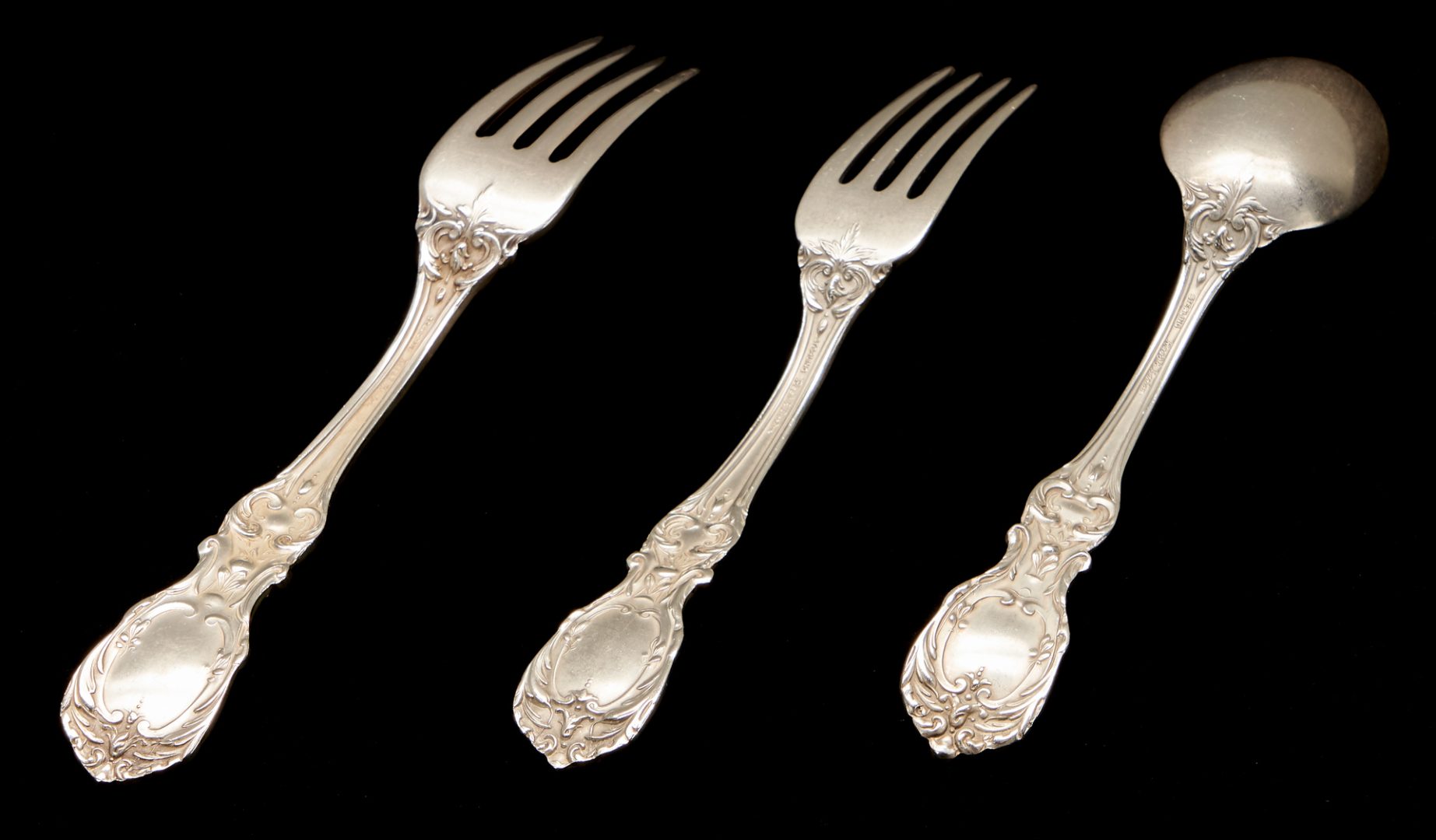 Lot 822: 21 pcs Francis I Sterling Silver Flatware by Reed & Barton