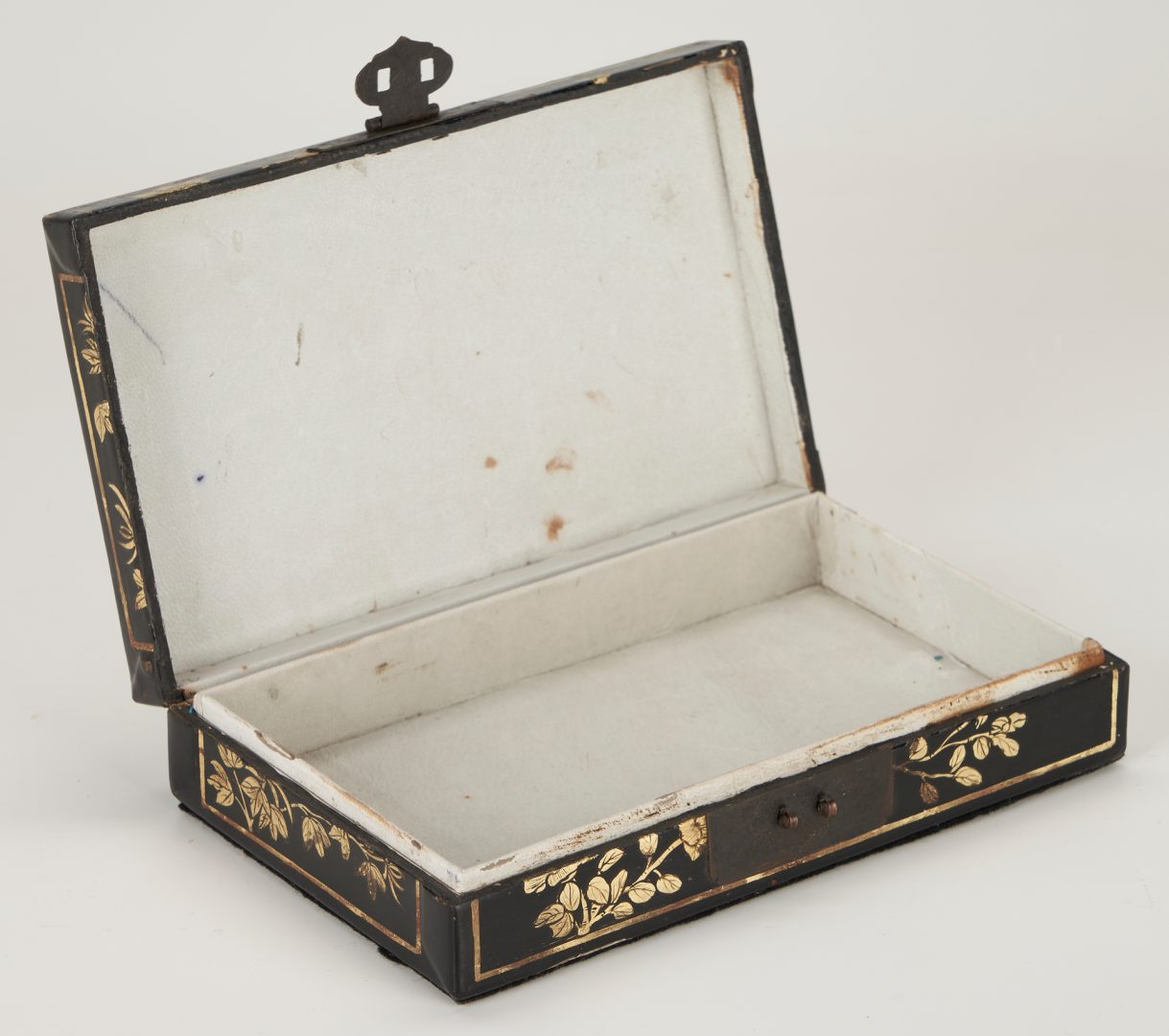 Lot 17: Chinese Hair Jewelry, incl. Kingfisher in Lacquer Box, 9 pcs.