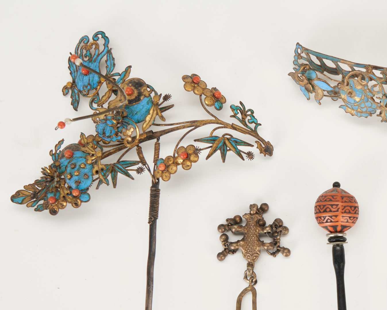 Lot 17: Chinese Hair Jewelry, incl. Kingfisher in Lacquer Box, 9 pcs.