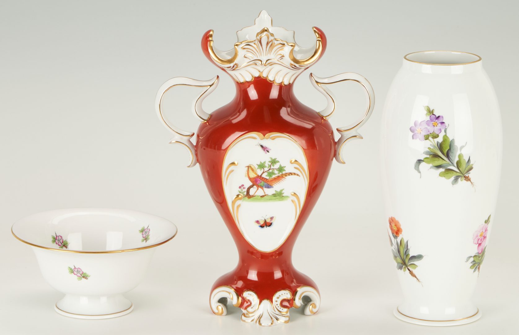 Lot 193: 30 Pcs. Herend Tableware, incl. Fruits & Flowers, Rothschild Bird, Fortuna