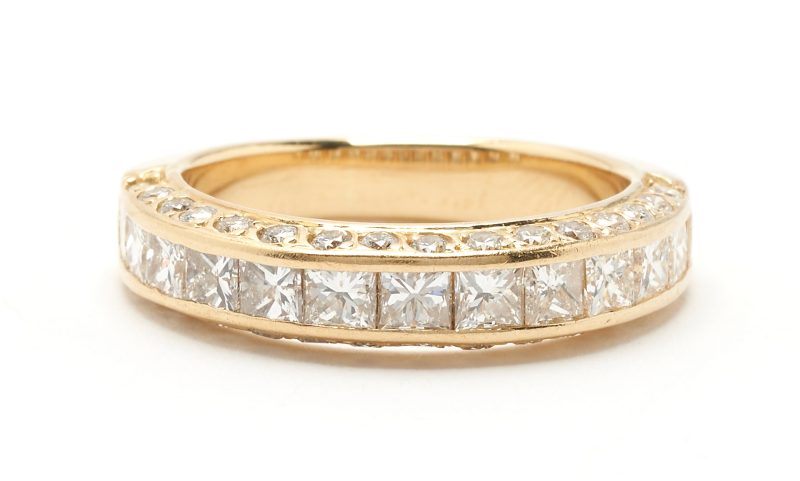 Lot 227: 18K Gold & Diamond Ring