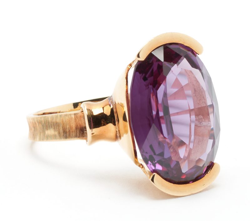 Lot 553: 18K Purple Sapphire Ring