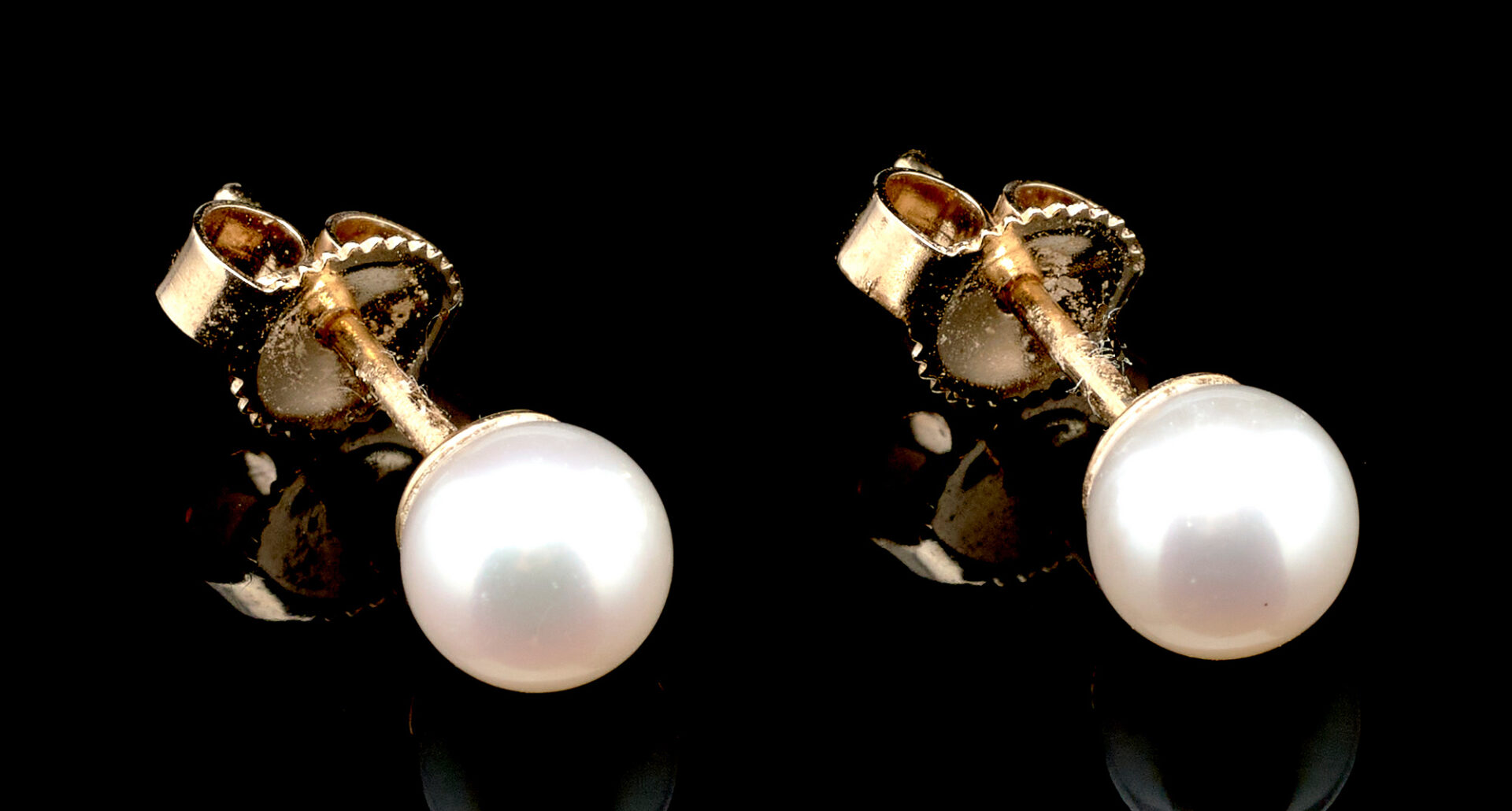 Lot 1001: 3 pcs. Pearl Jewelry incl. Mikimoto Necklace, Bracelet, & Earrings
