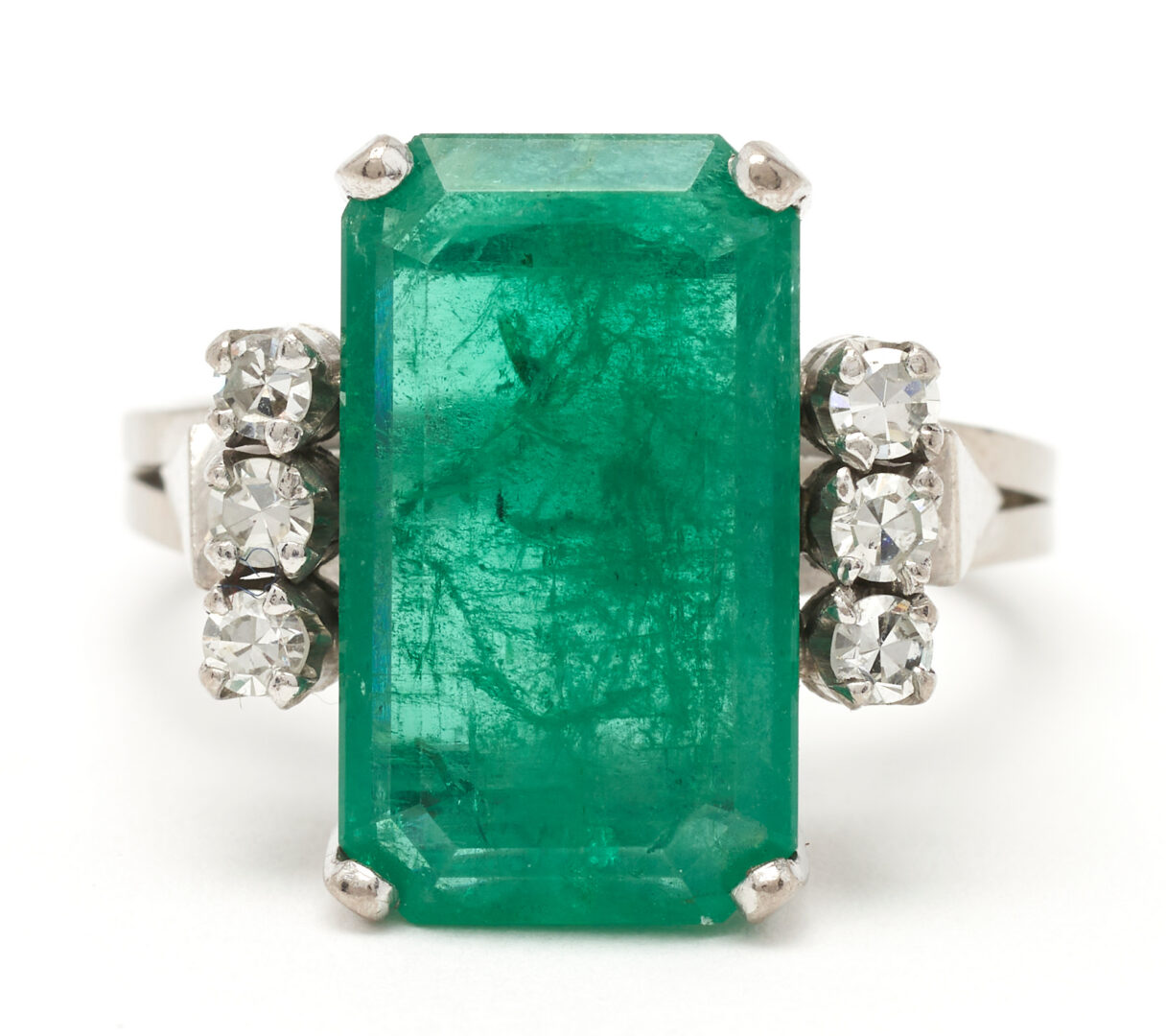 Lot 1005: 18K Emerald & Diamond Ring