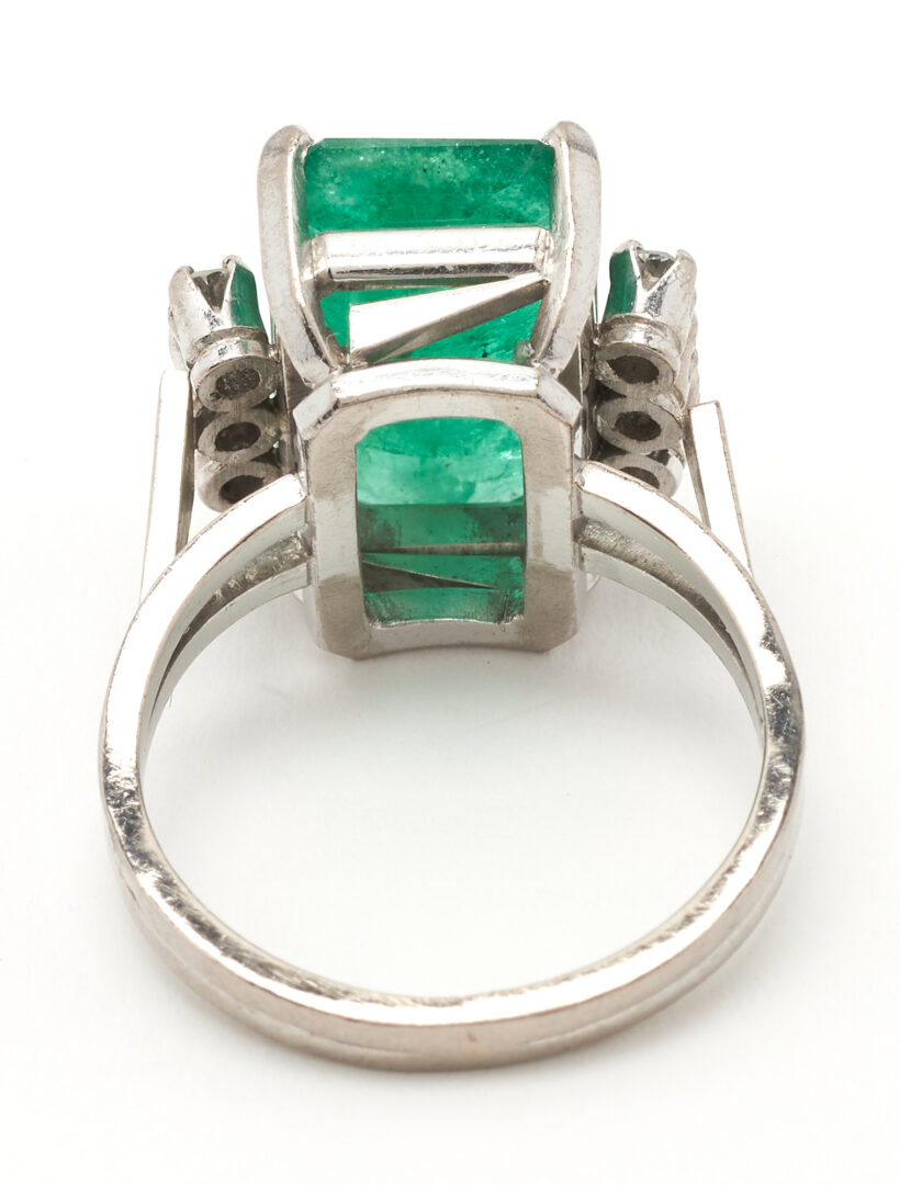 Lot 1005: 18K Emerald & Diamond Ring