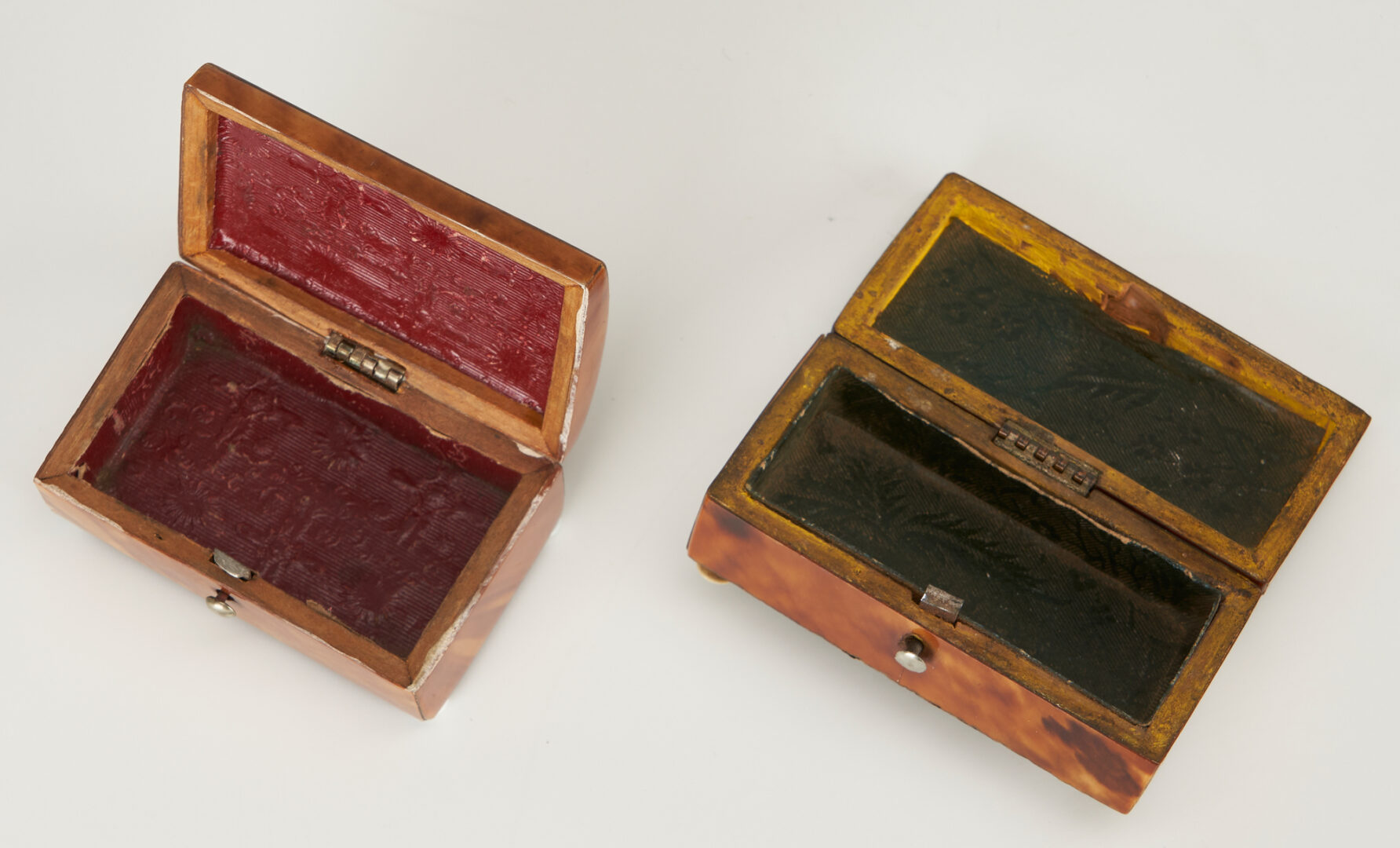 Lot 106: 5 Miniature Tortoiseshell Boxes, incl. w/ Steamship Print & Snuff