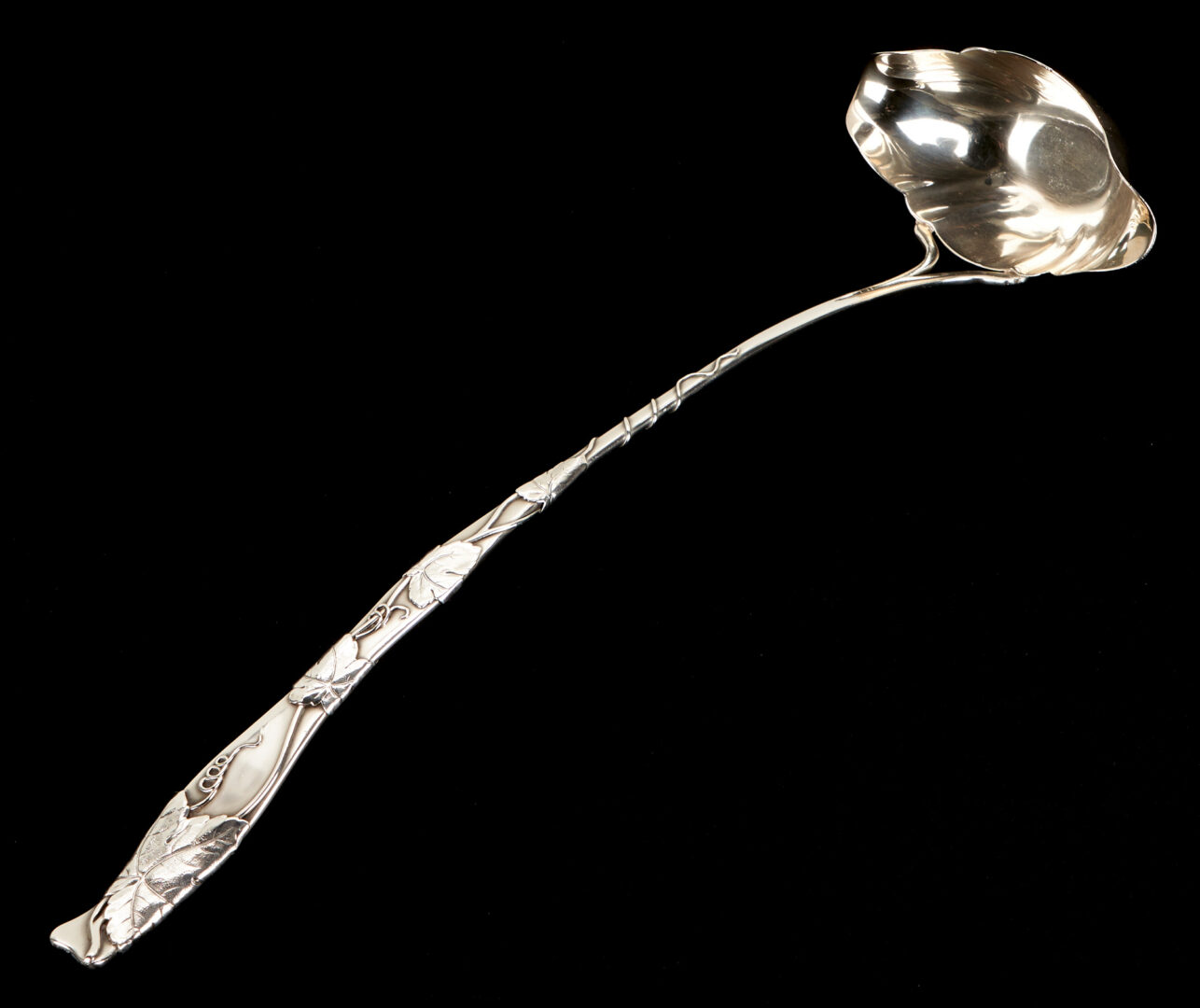 Lot 1129: 5 Sterling Silver Servers incl. Aesthetic Movement