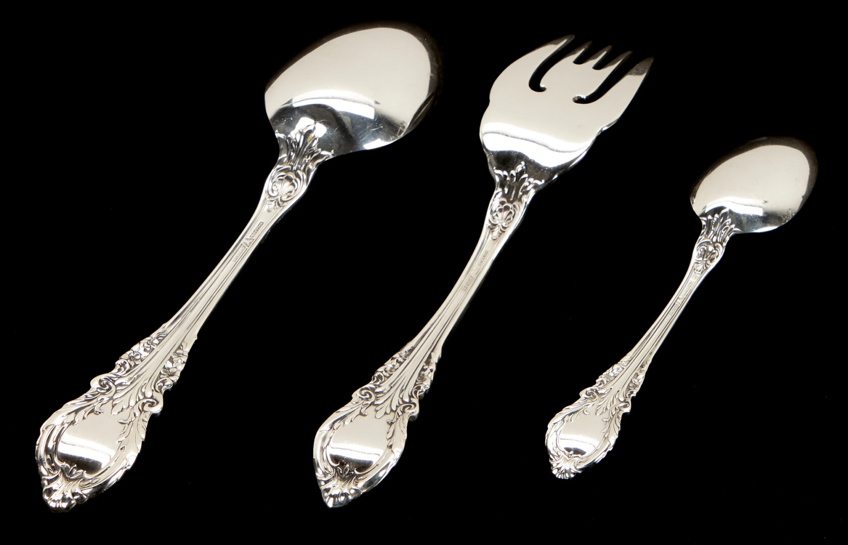 Lot 1138: 30 Pcs of Wallace Sir Christopher Sterling Silver Flatware Including Fish Set