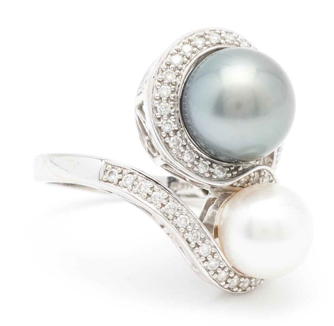 Lot 1183: 14K Tahitian Pearl & Diamond Ring