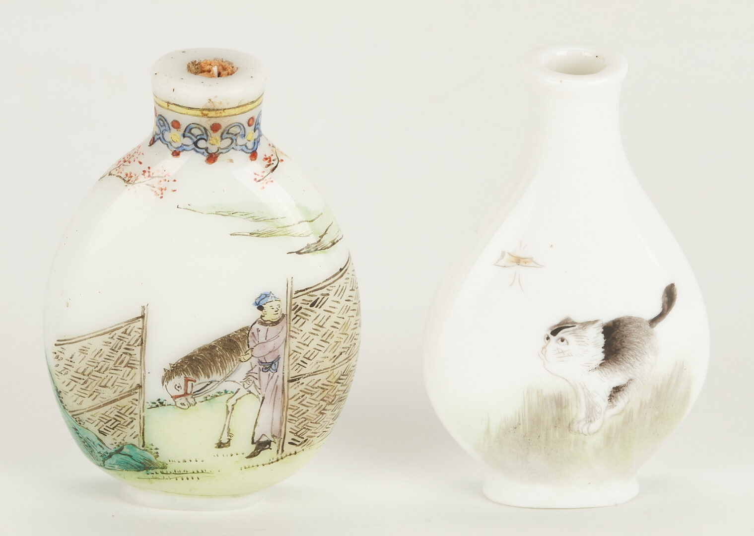 Lot 26: 4 Snuff Bottles Incl. Rooster, Cat, and Chinese Famille Verte Decoration
