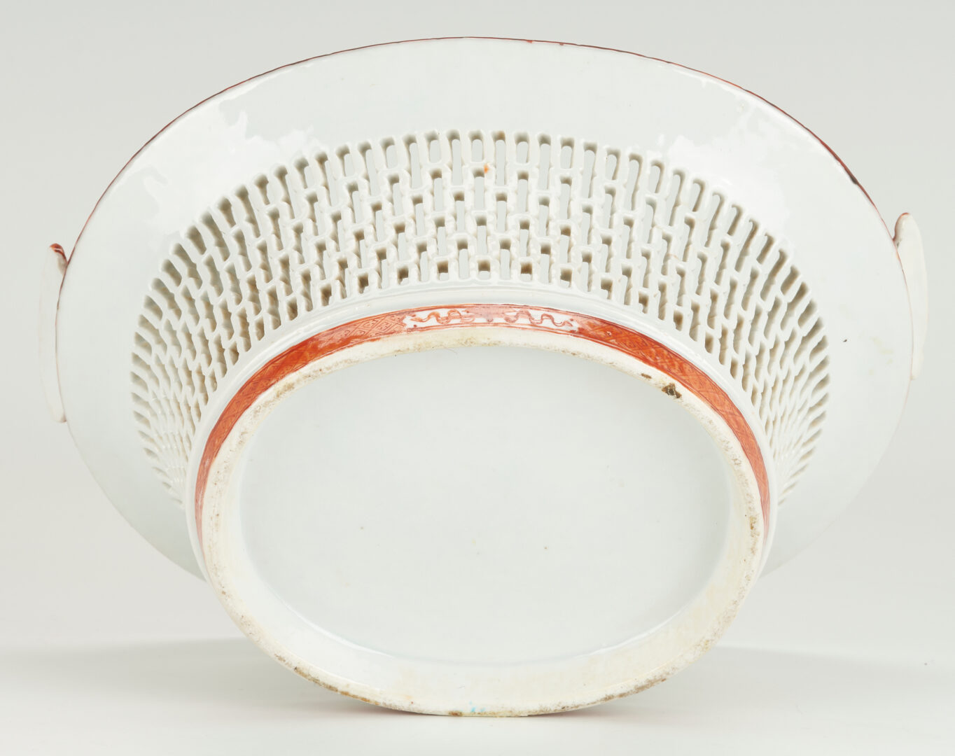 Lot 274: 4 pcs. Asian & English Porcelain, incl. Chinese Export Chestnut Basket