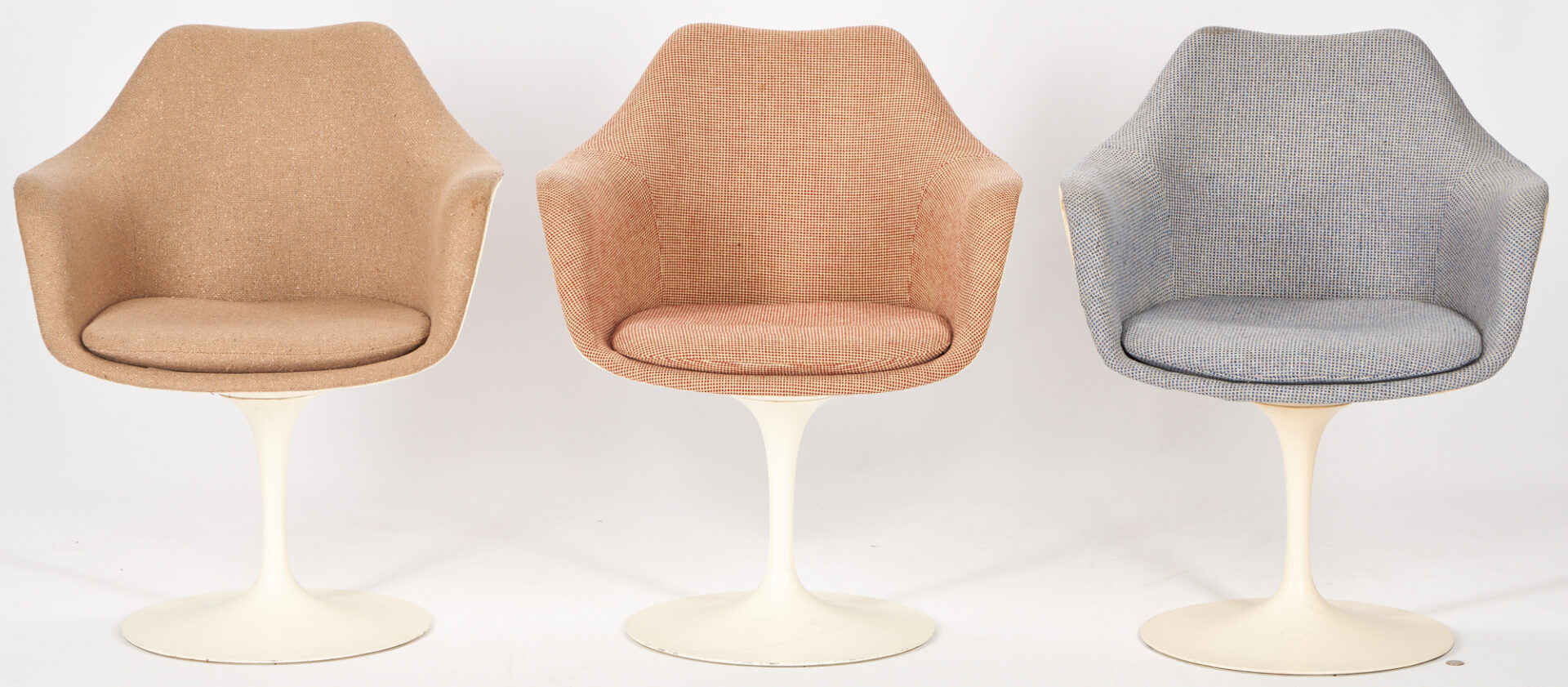 Lot 524: 6 Eero Saarinen for Knoll Swivel Tulip Arm Chairs, Model 150