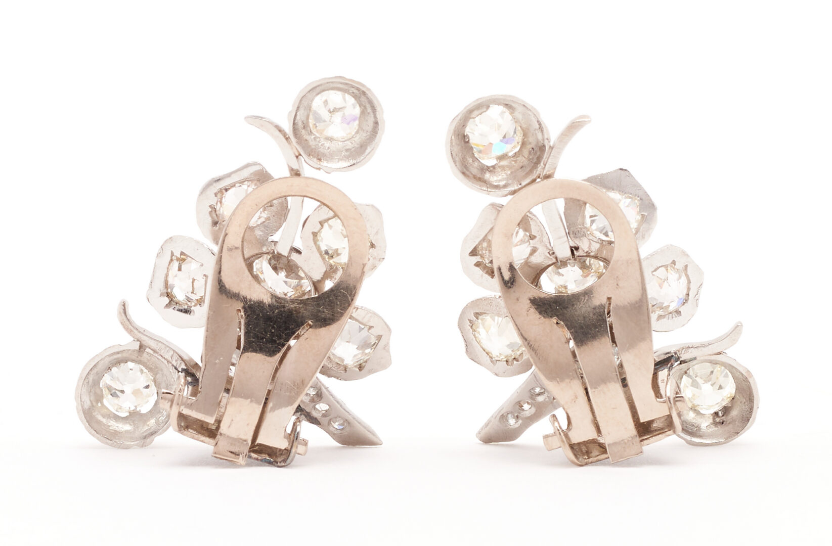 Lot 811: Ladies Floral Diamond Earrings