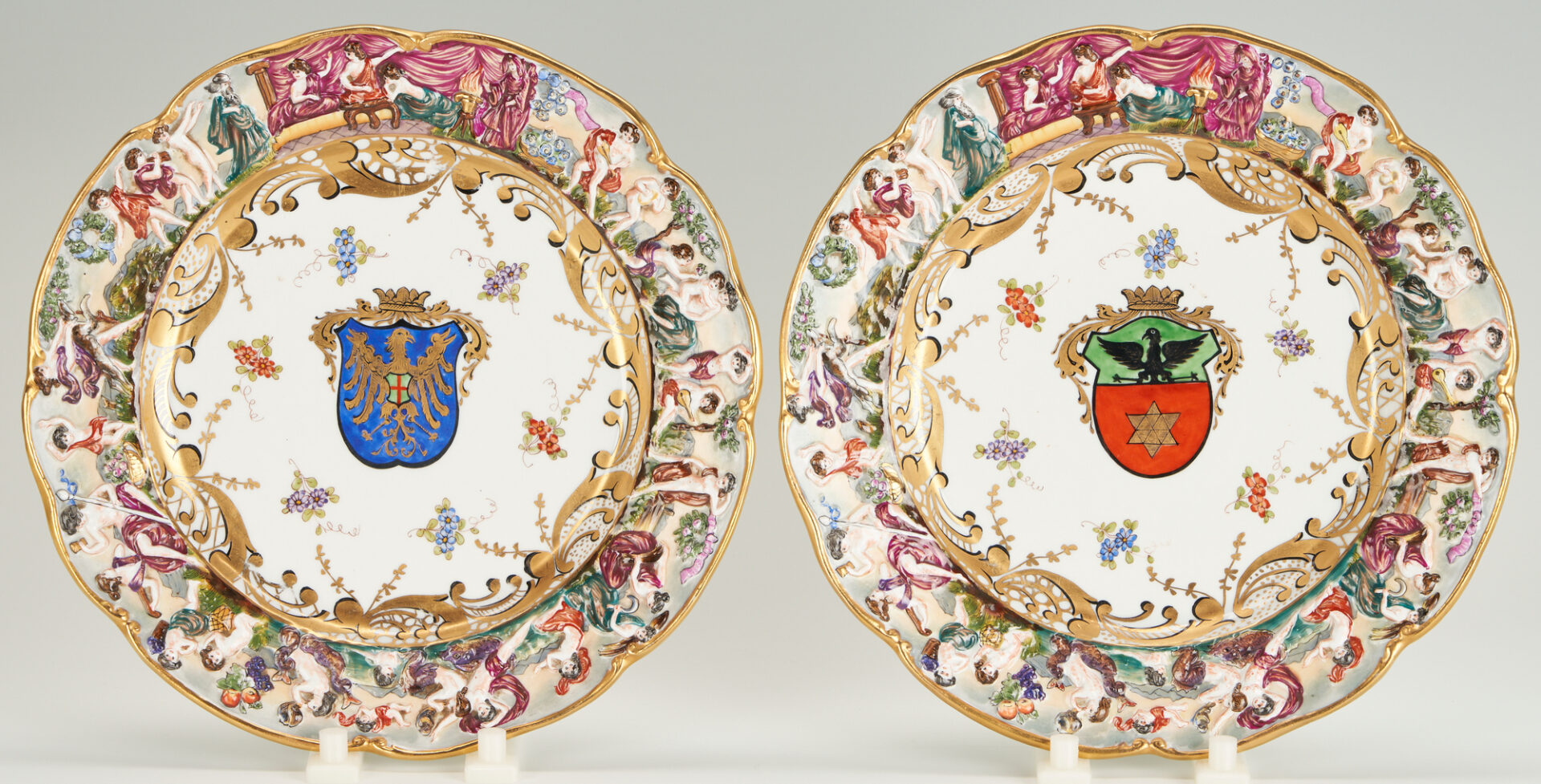 Lot 912: 17 Pcs. Capodimonte-Style Armorial Porcelain Dinner Plates or Chargers