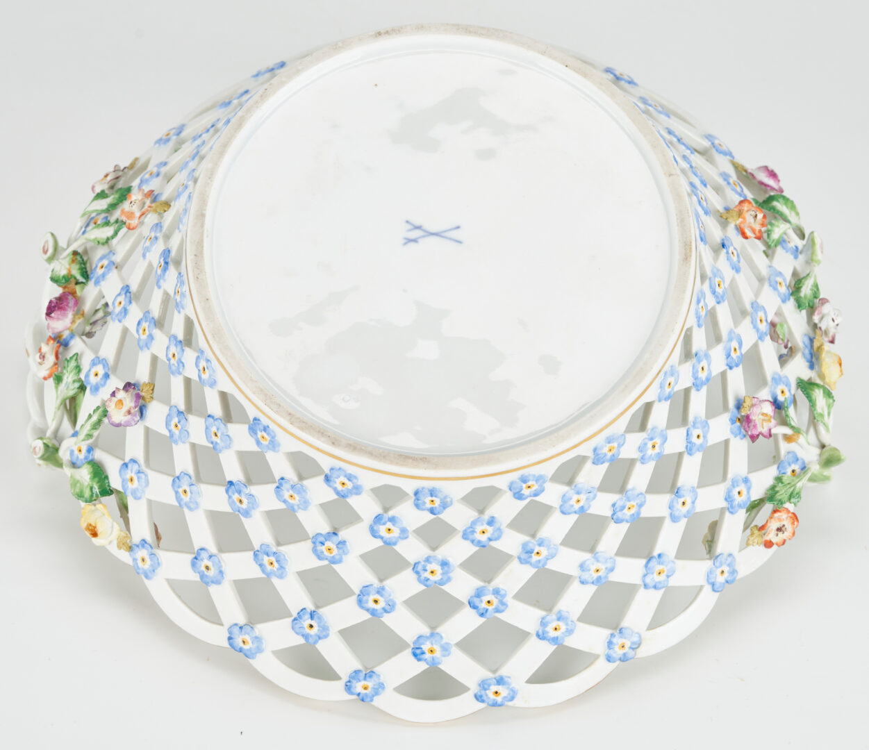 Lot 915: 3 Reticulated Porcelain Baskets, KPM & Meissen
