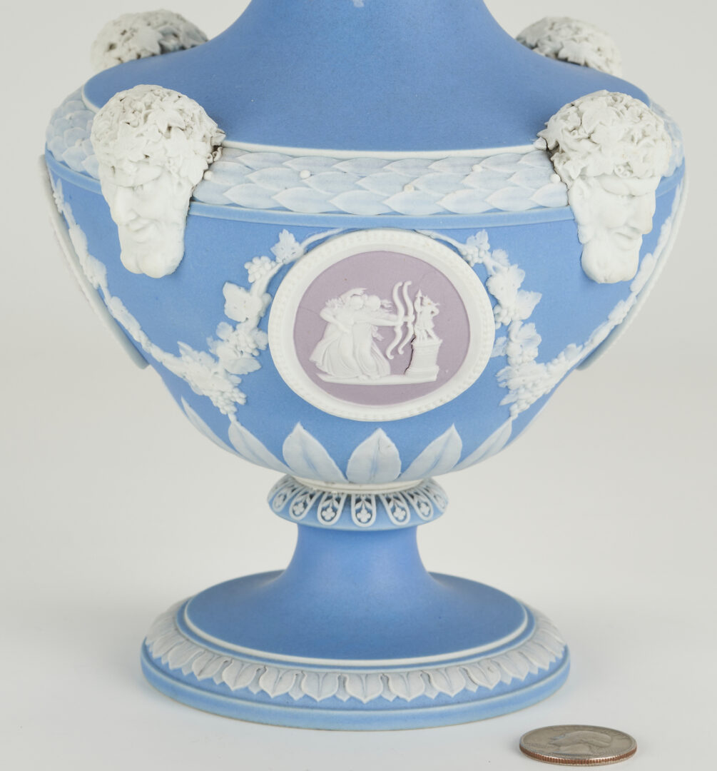 Lot 930: Wedgwood Neoclassical Tri-Color Barber Bottle