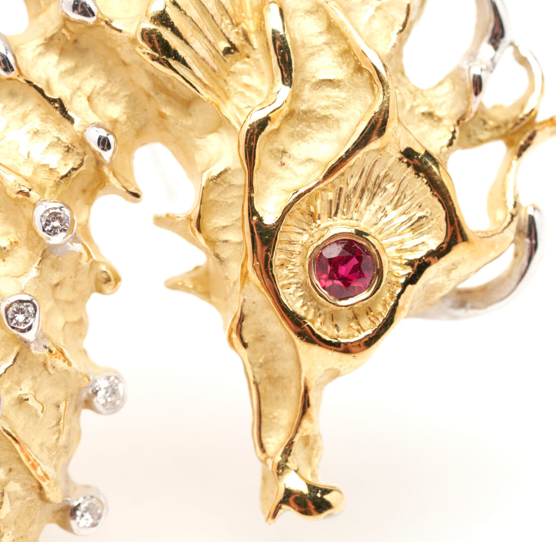 Lot 975: Ladies Seahorse Gold & Diamond Brooch