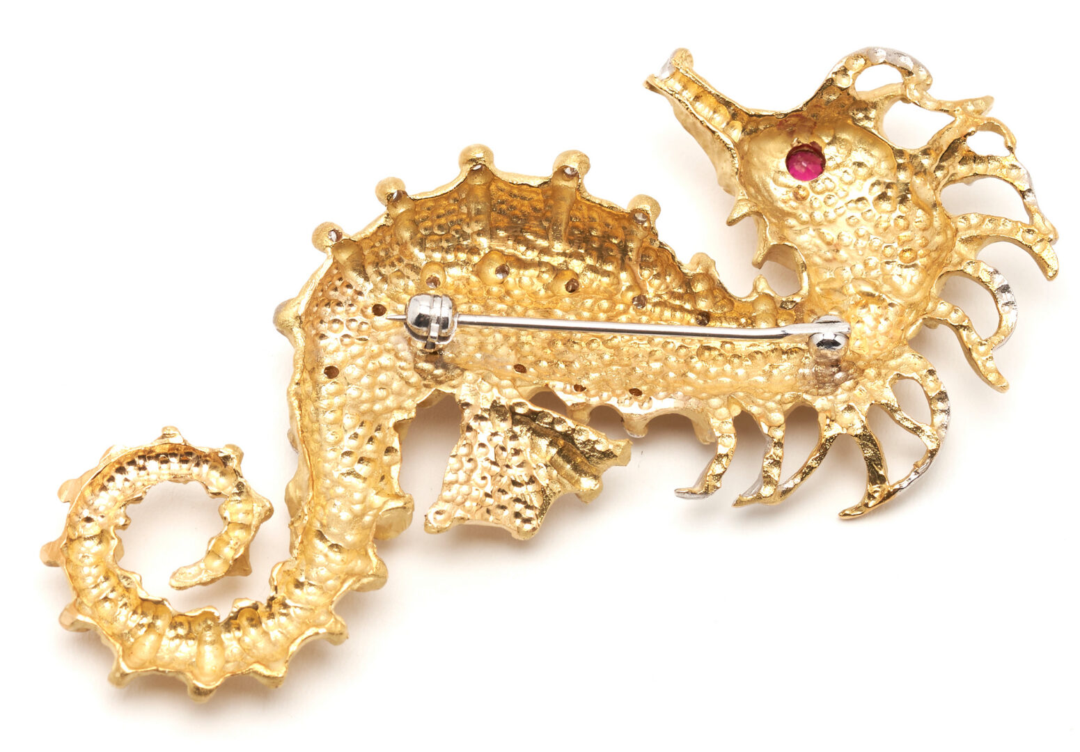 Lot 975: Ladies Seahorse Gold & Diamond Brooch