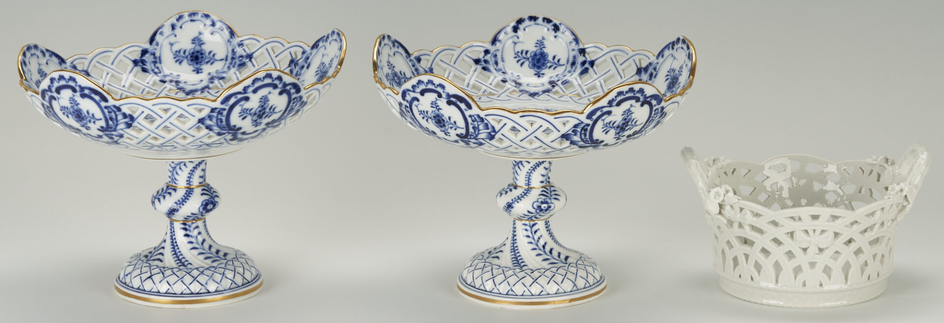 Lot 1000: 19 Pieces of German Porcelain, Mostly Meissen Blue Onion