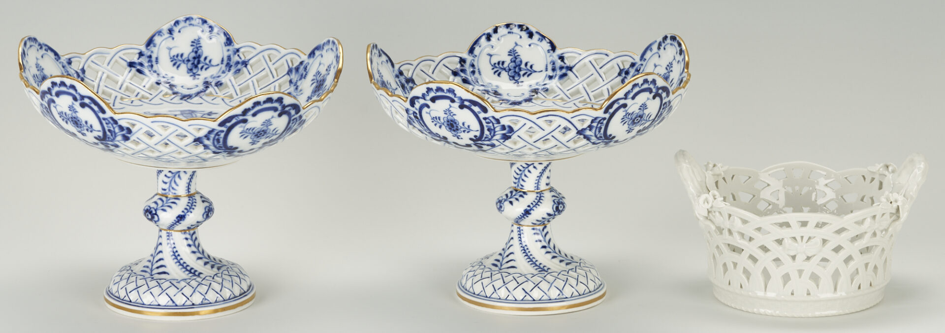 Lot 1000: 19 Pieces of German Porcelain, Mostly Meissen Blue Onion