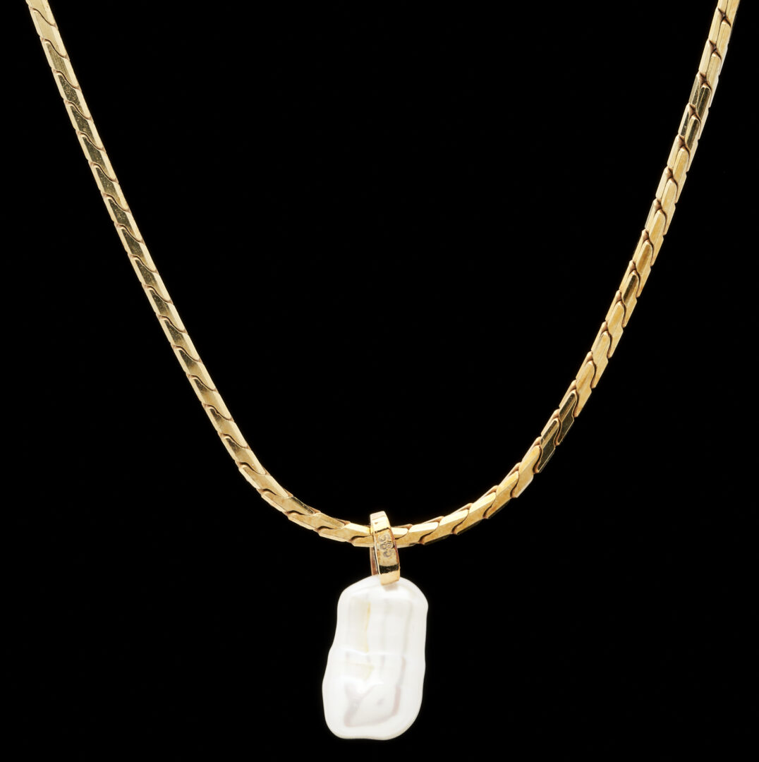 Lot 1035: 14K Necklace with Pearl & Diamond Pendant