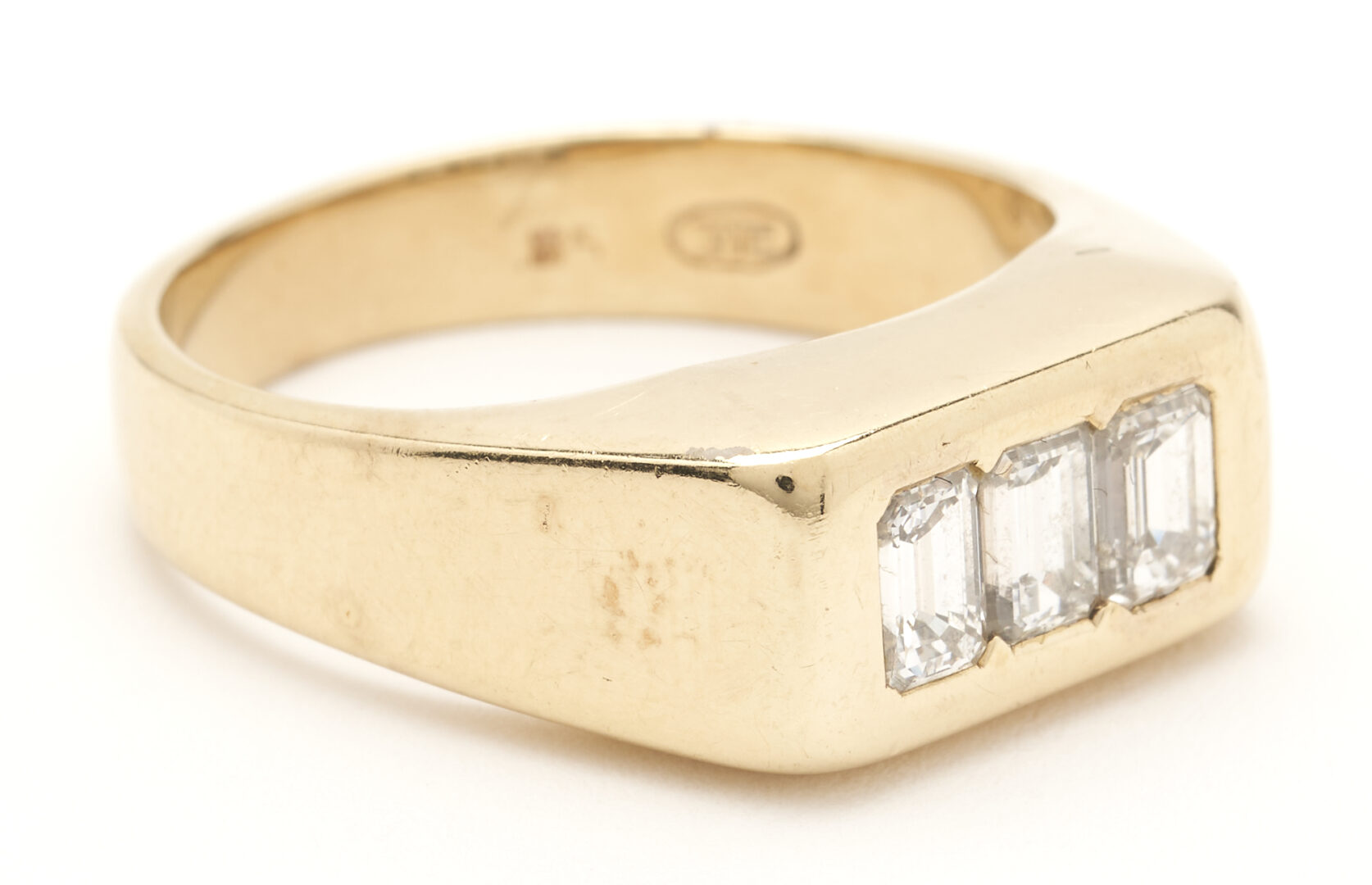 Lot 1047: 14K Gold & Diamond Baguette Ring