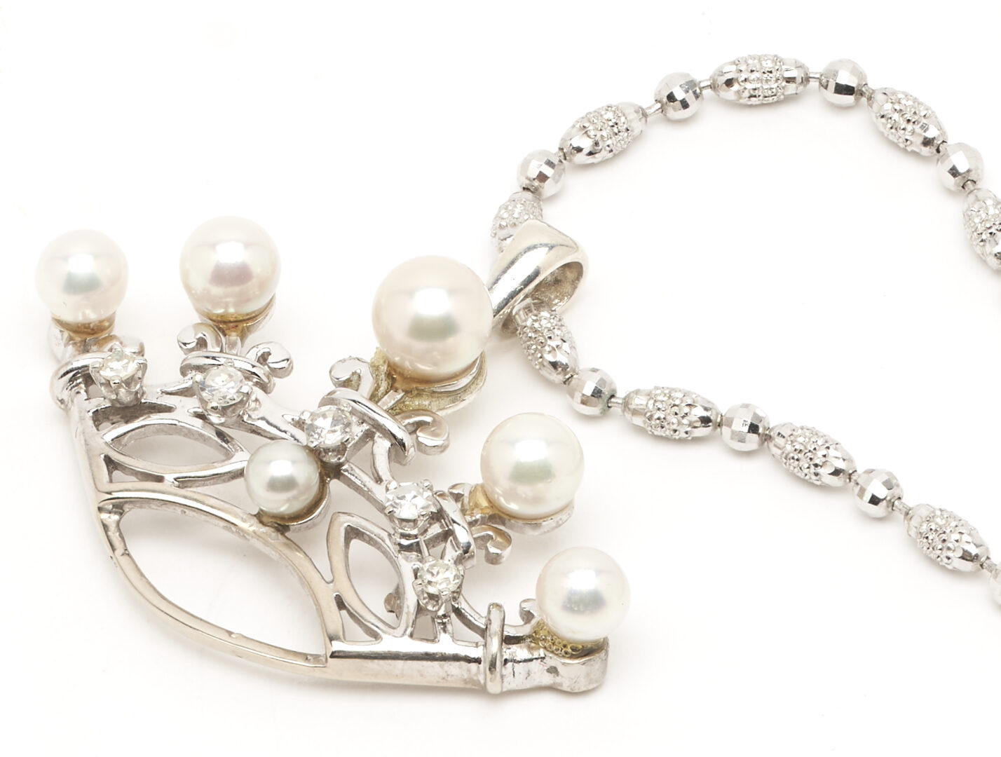 Lot 1055: 14K Diamond & Pearl Necklace
