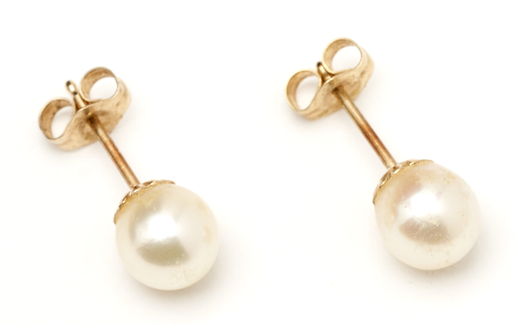 Lot 1057: 2 Pearl Necklaces, 1 Pair of Pearl Earrings & Judith Lieber Swarovski Lipstick Case