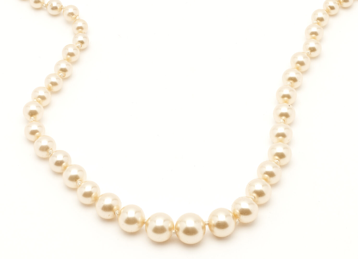 Lot 1139: 14K Graduated Pearl Necklace & Victorian Gemstone Pin