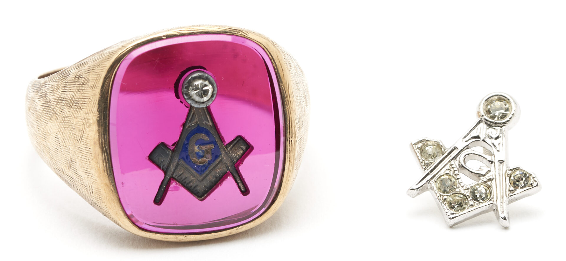 Lot 1141: Masonic Ring and Pin, 2 items